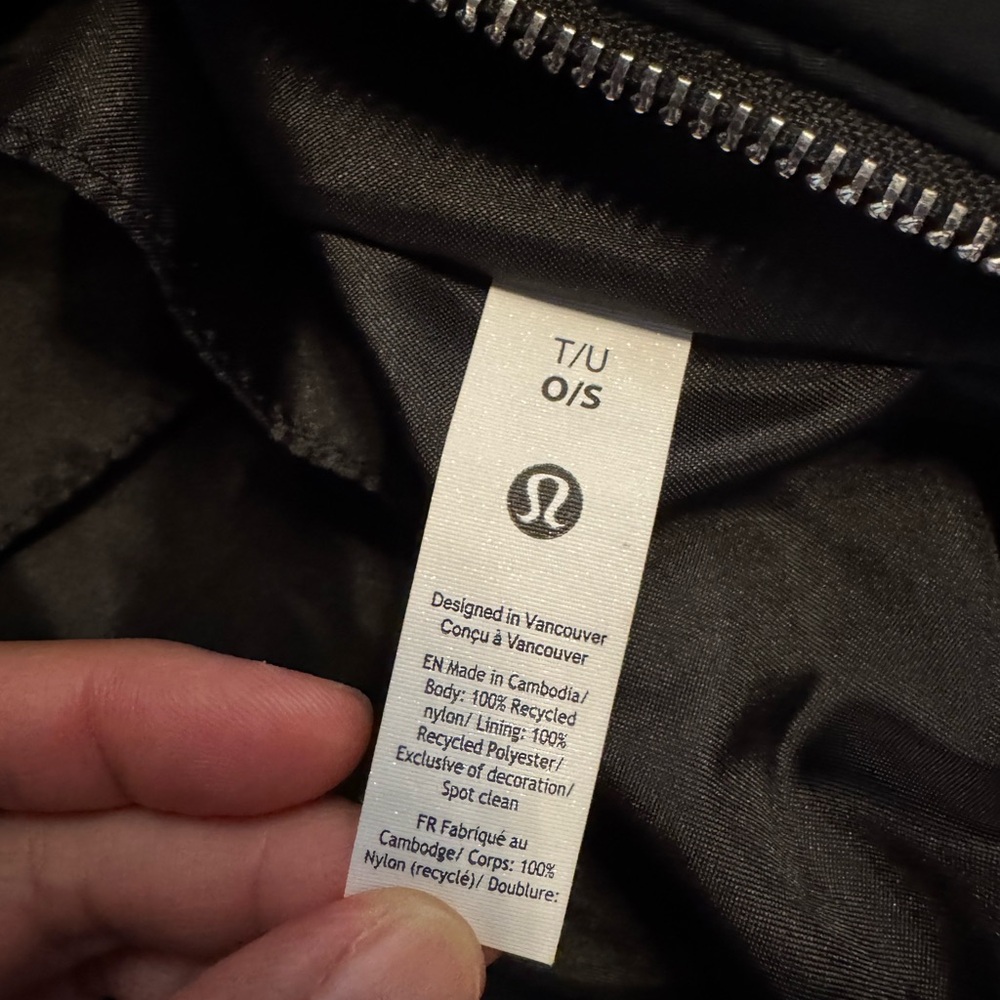 Lululemon Convertible Ruched Crossbody Bag
Large 16L - Picture 8 of 9